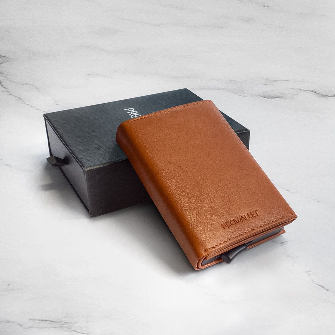 Prowallet pasjeshouder classic bruin voor unisex 8720387009862 sfeerbeeld