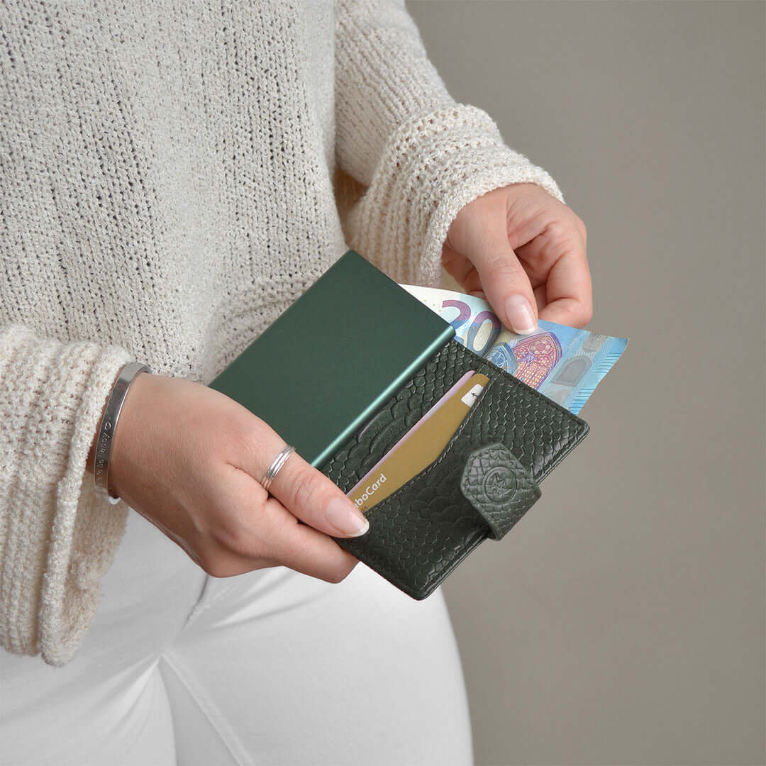 Prowallet pasjeshouders dames Plus Snake olijfgroen model binnenkant